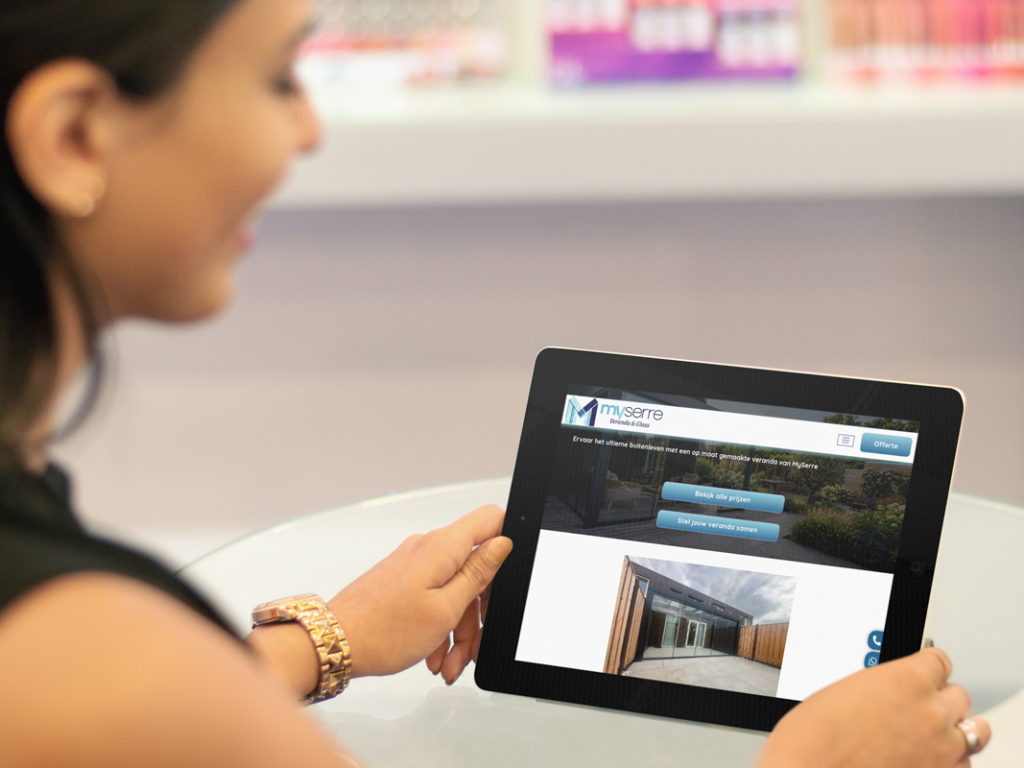 Tablet met voorbeeld website